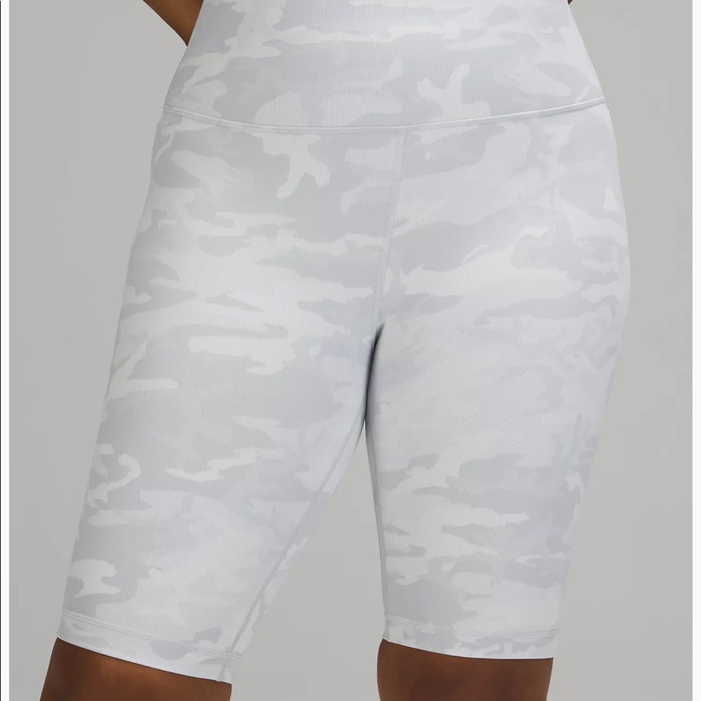 NWT Lululemon wunder under 10” ribbed shorts SIZE 6